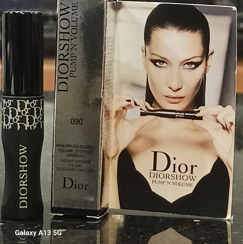 Dior Diorshow Pump 'N' Volume Mascara in Black Travel Size